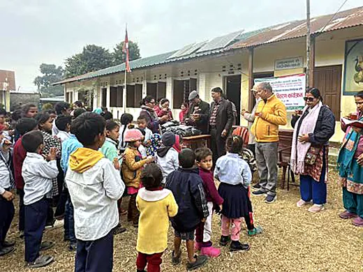 न्यानो कपडा वितरण कार्यक्रम