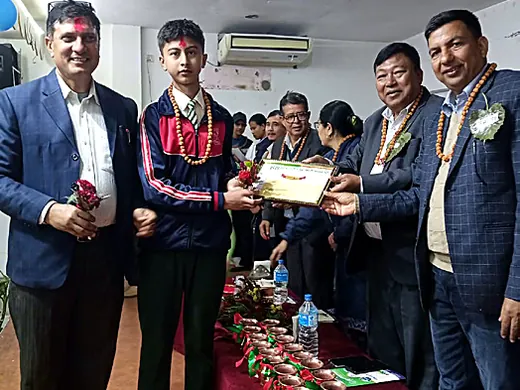 १६औं वार्षिकोत्सवमा सहयोग हस्तान्तरण